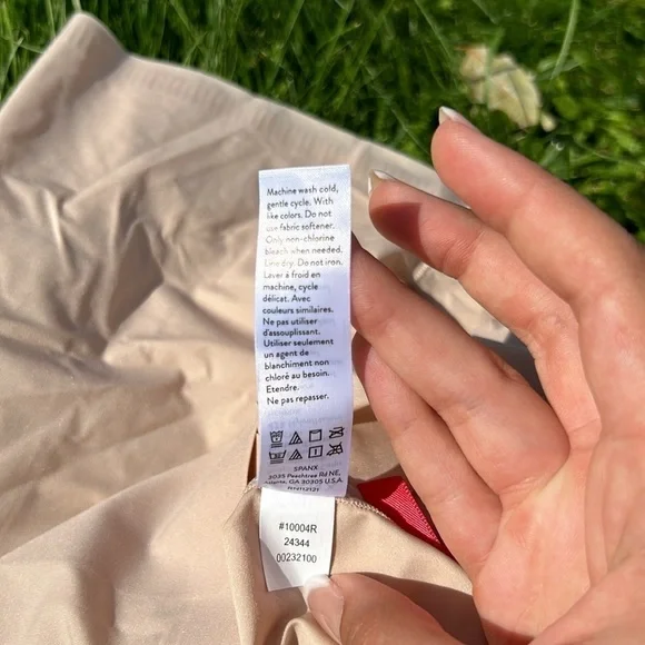 SPANX Seamless Everday Shaping Shorts - Picture 9 of 10